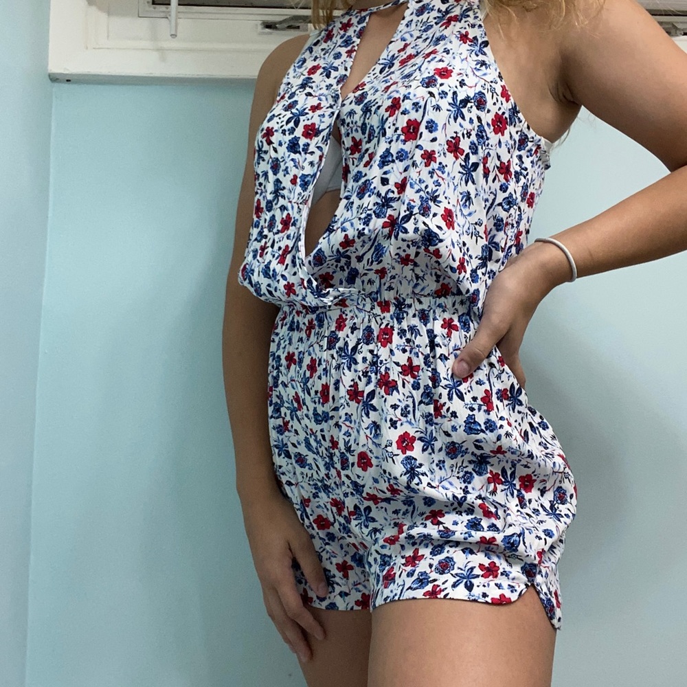 WHITE FLORAL ROMPER